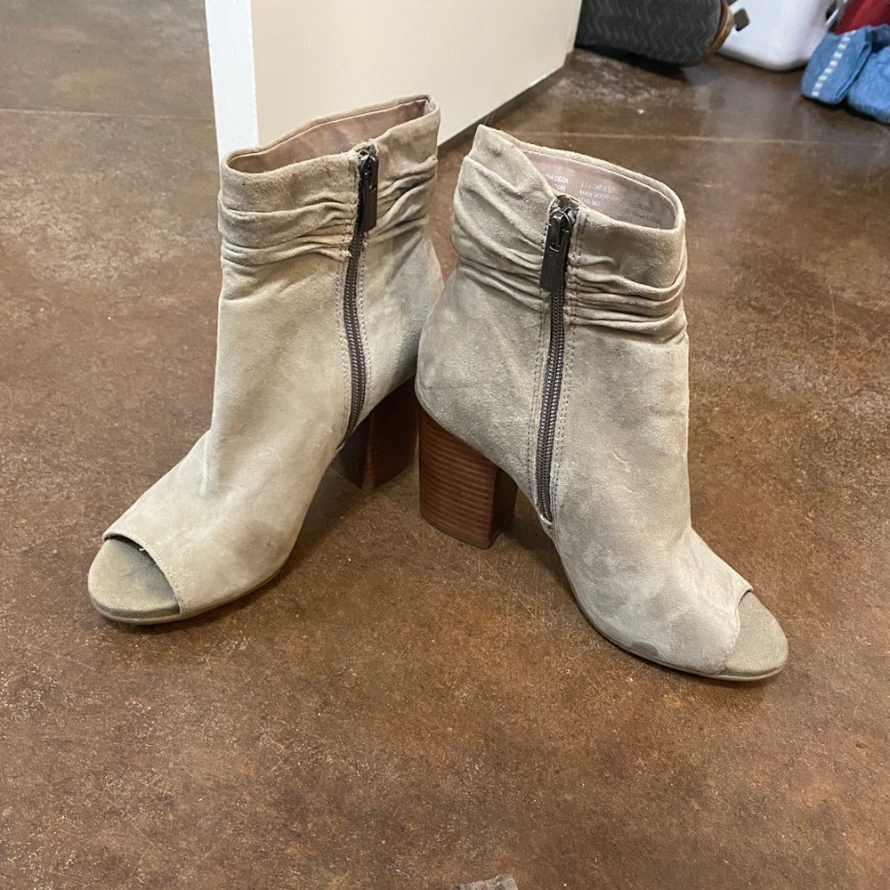 Kenneth Cole reaction heel boots